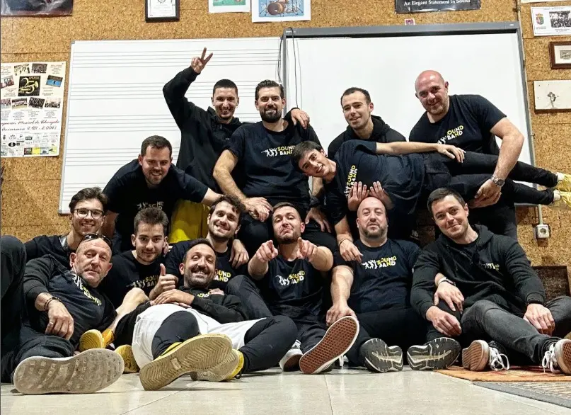 SoundBand al completo durante un ensayo — la banda al completo lista para actuar